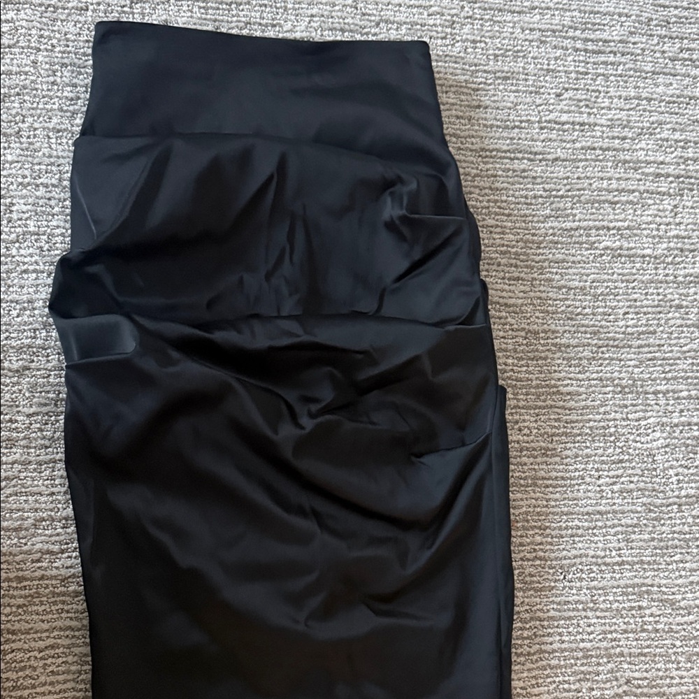 Nicole Miller Sleek Black Pencil Skirt